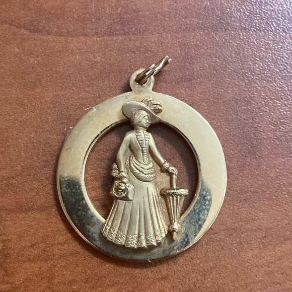 Avon Mrs. Albee 1/10 10K Gold-Filled Charm - Picture 2 of 5
